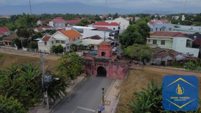 Một cổng thuộc hệ thống Thành cổ Diên Khánh.