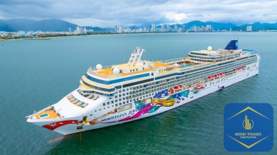 Tàu du lịch quốc tế đến Nha Trang. Ảnh: QUỐC BẢO