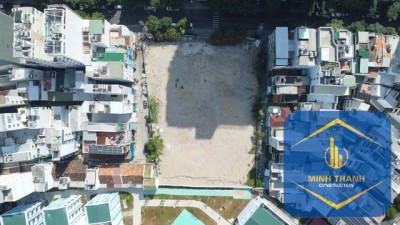 Khu đất xây dựng trung tâm hành chính đã được dọn dẹp mặt bằng và rào tôn vây kín