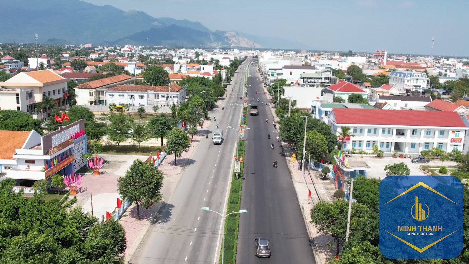 Đường Hùng Vương, thị trấn Vạn Giã.