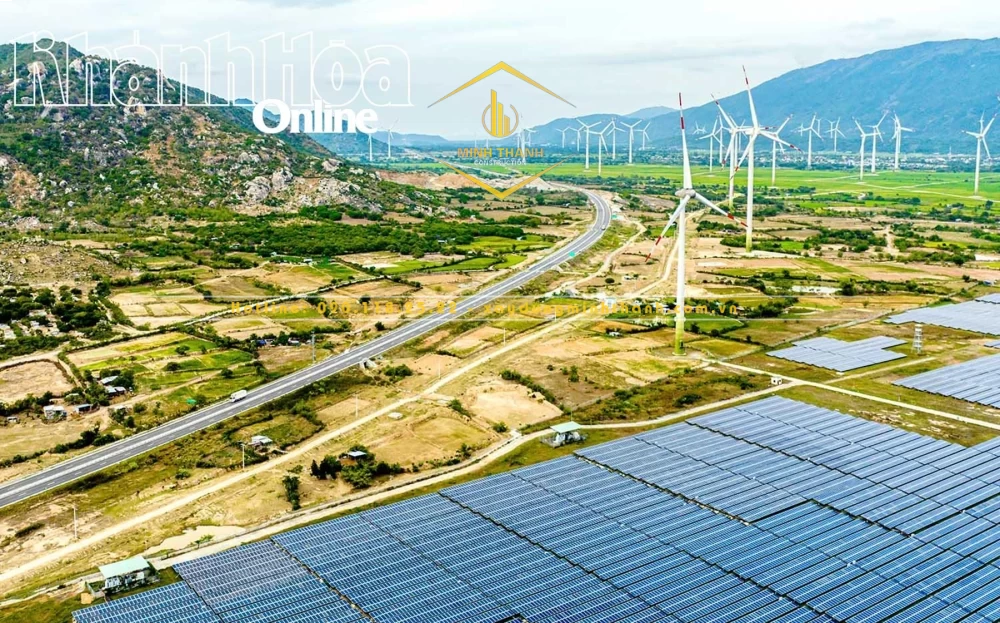 Tổ hợp năng lượng tái tạo Trung Nam (xã Thuận Bắc).